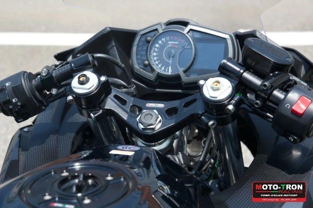 images/133286/cn-mototron-023-ninja400-2.jpg